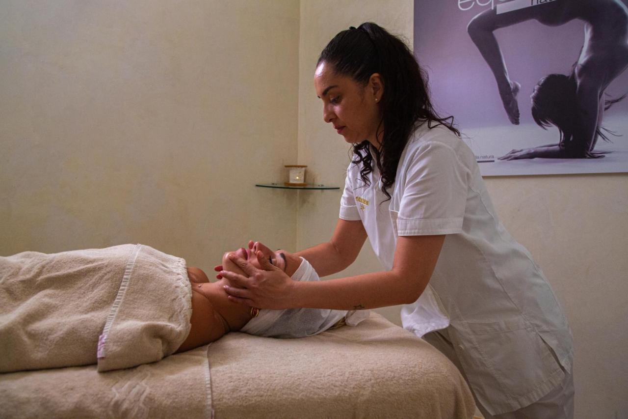 Golden Tower Hotel & Spa Firenze Bagian luar foto A spa treatment