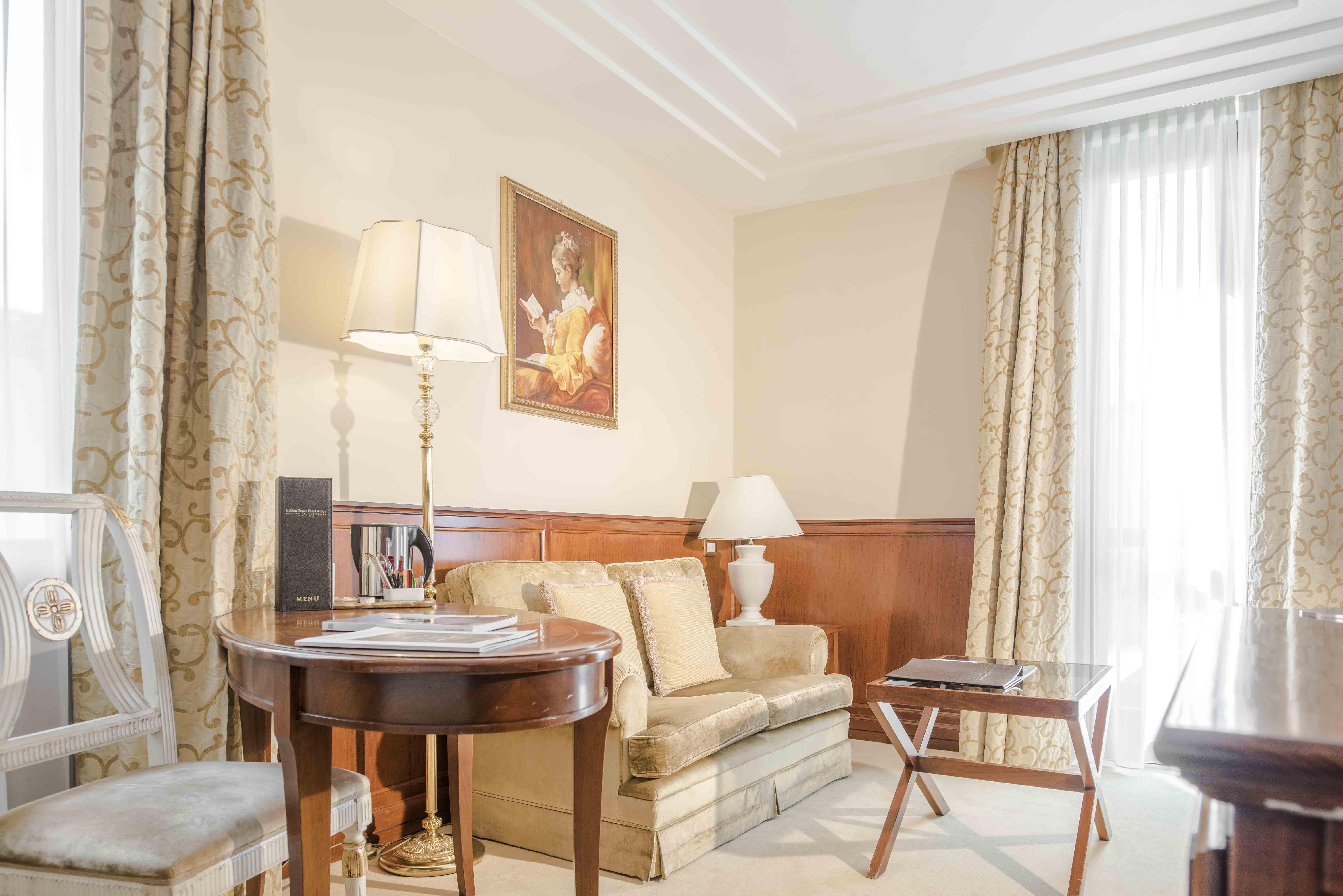 Golden Tower Hotel & Spa Firenze Bagian luar foto A suite at the hotel