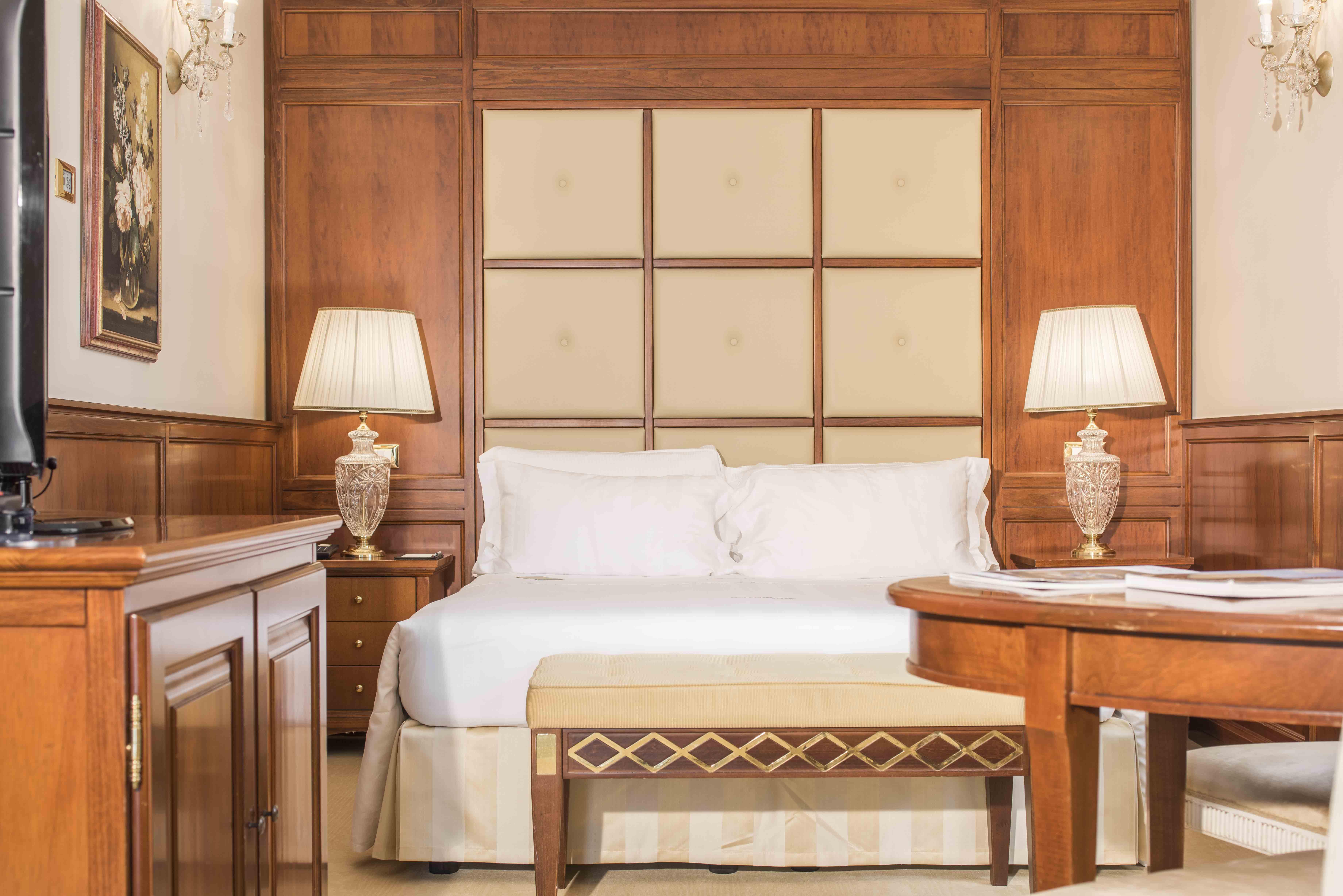 Golden Tower Hotel & Spa Firenze Bagian luar foto A bedroom at the hotel