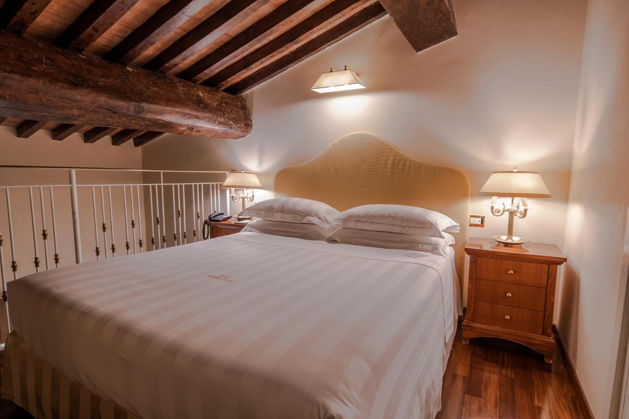 Golden Tower Hotel & Spa Firenze Bagian luar foto A bedroom at the hotel