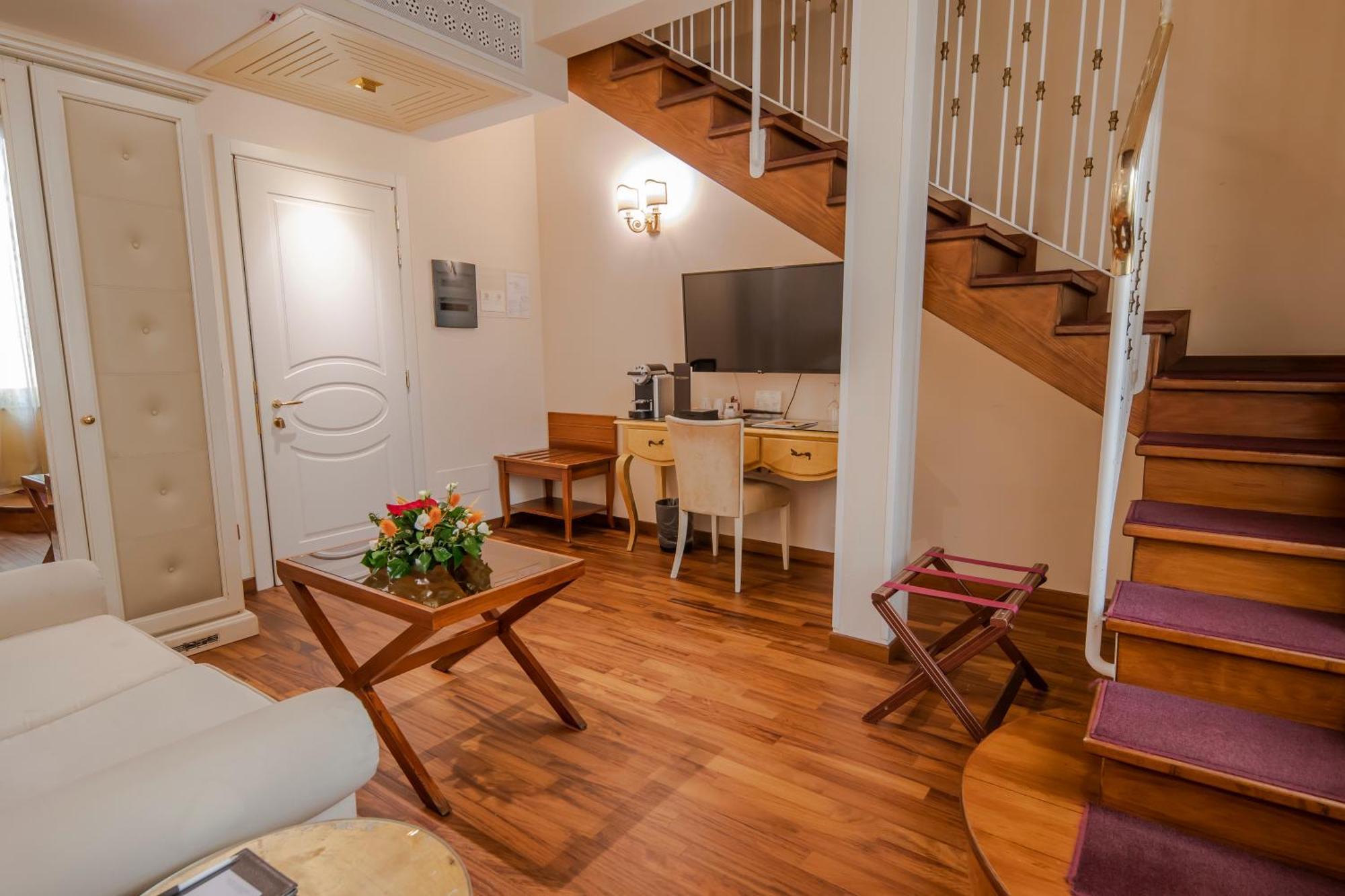 Golden Tower Hotel & Spa Firenze Bagian luar foto A room at the hotel