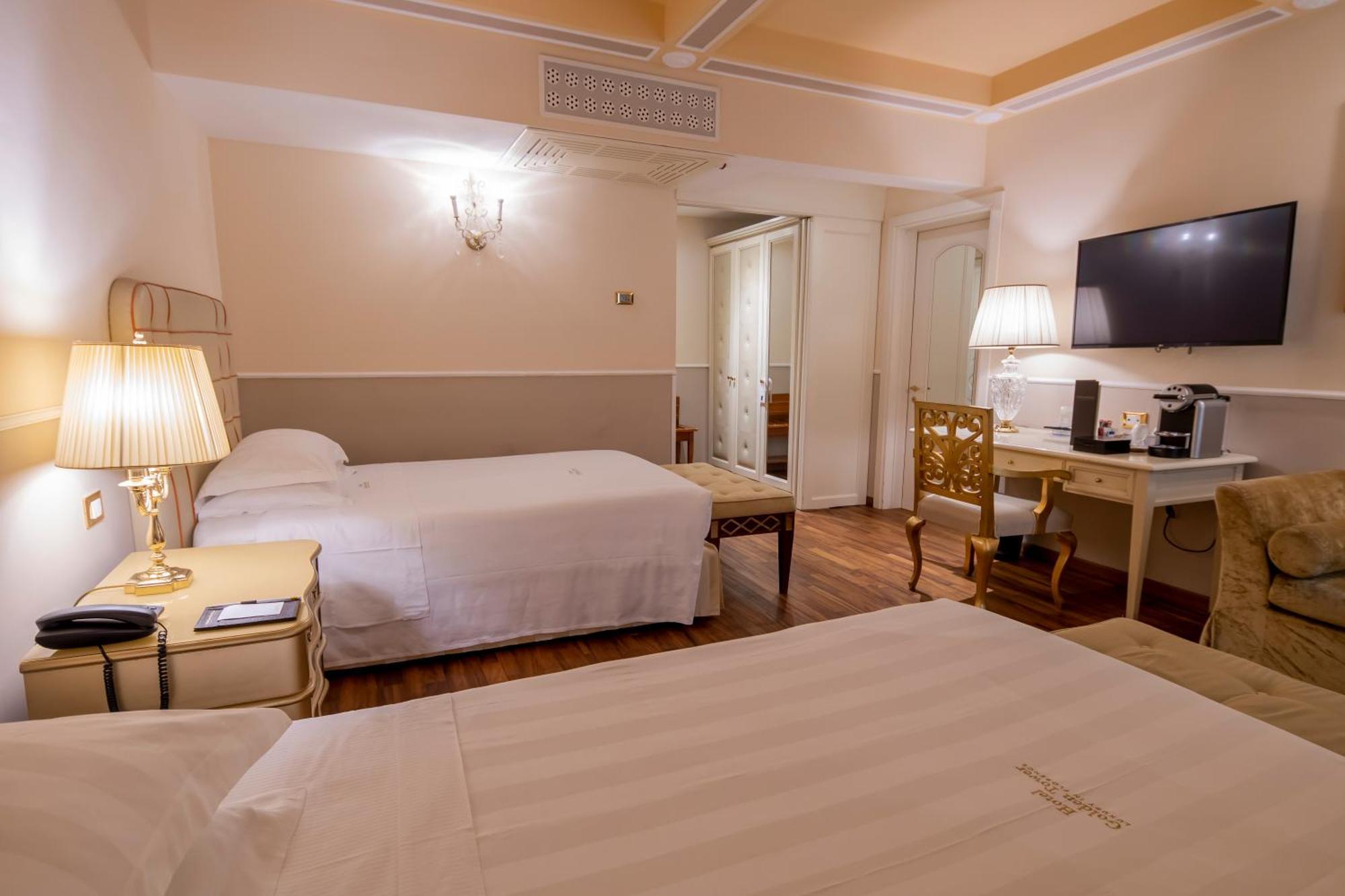 Golden Tower Hotel & Spa Firenze Bagian luar foto A room at the hotel