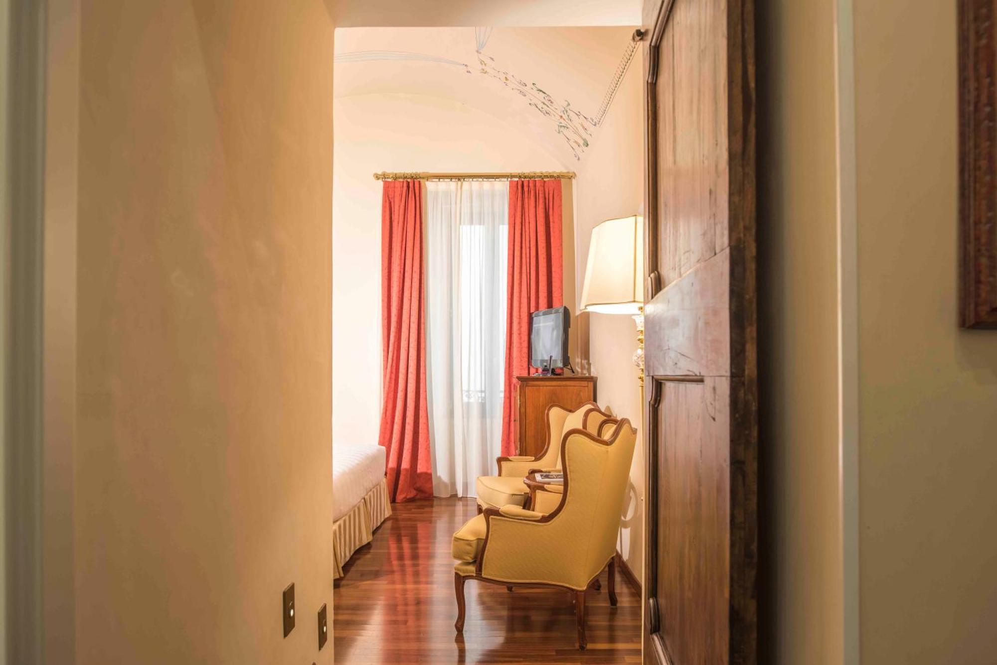 Golden Tower Hotel & Spa Firenze Ruang foto A room at the hotel