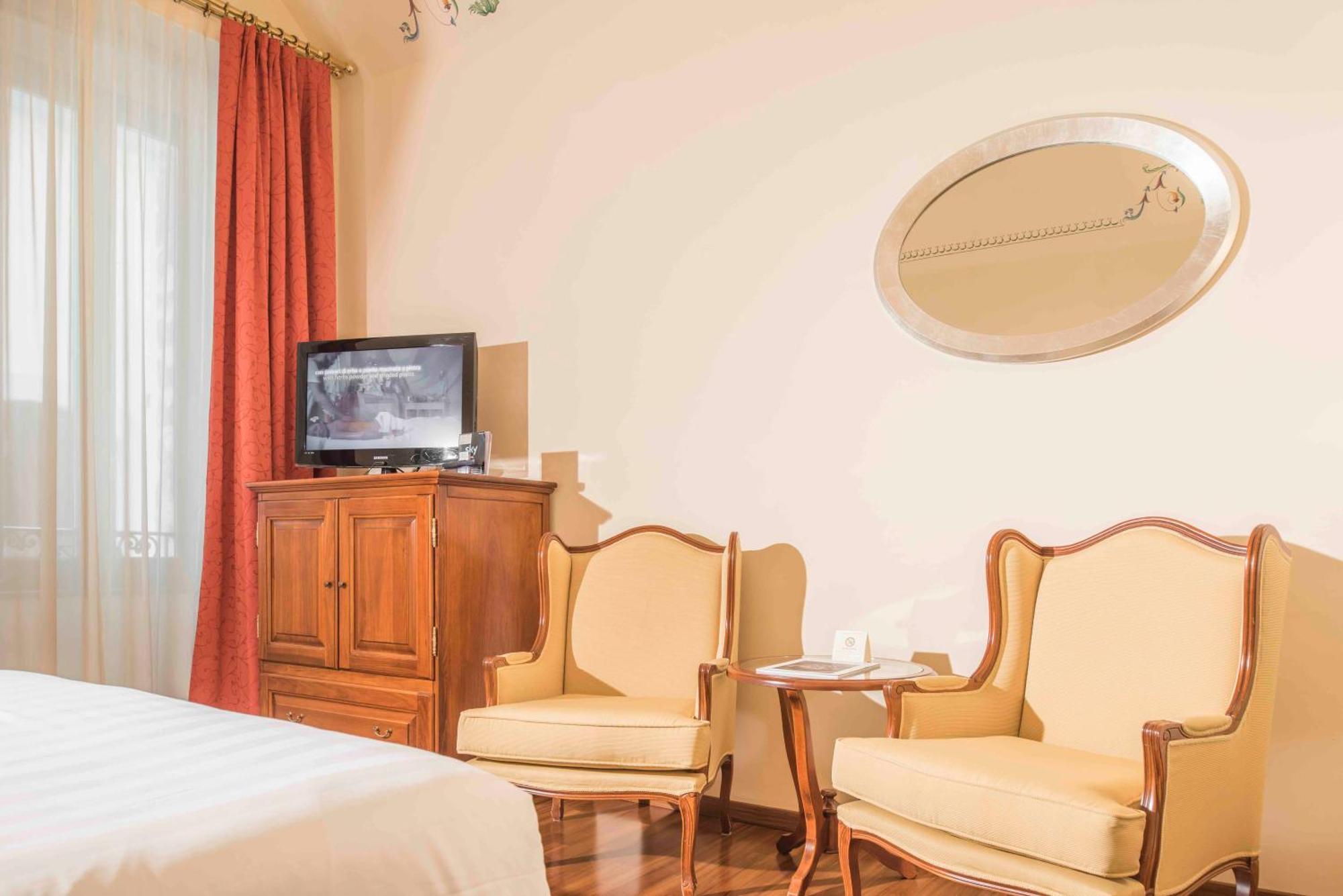 Golden Tower Hotel & Spa Firenze Ruang foto A room at the hotel