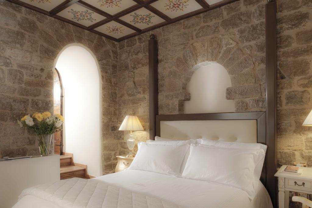 Golden Tower Hotel & Spa Firenze Ruang foto A room at the hotel